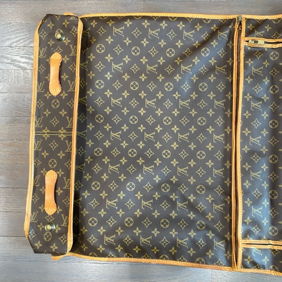 Louis Vuitton Monogram Garment Cover M23522 - Picture 5 of 12